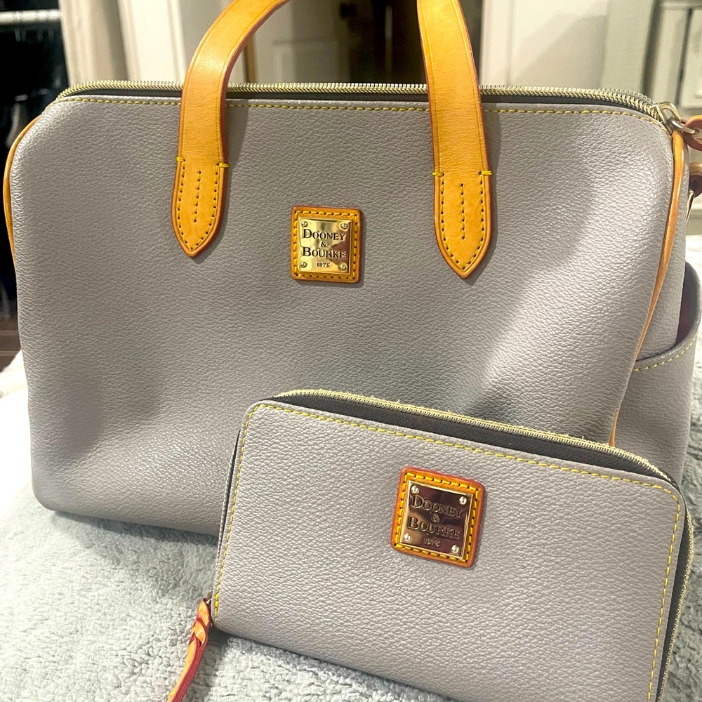 Dooney & Bourke grey bag 🩶